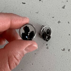 vtg 80s small silver tone circle clip on earrings black stone leaf cluster retro